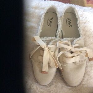 Toms Carolina lace-up espadrille size 11